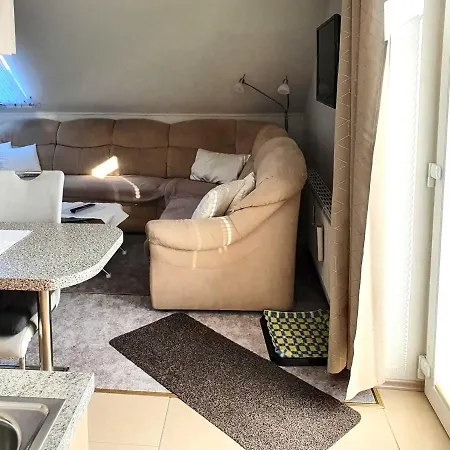 Apartment Reins